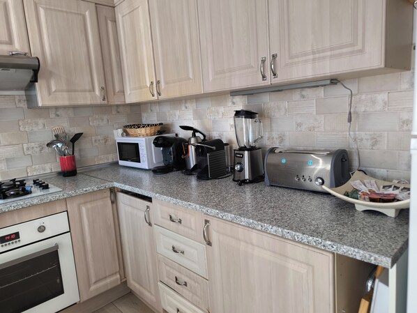 Bungalow, 2 Bedrooms, Smoking, Patio | Interior
