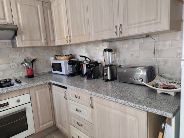 Bungalow, 2 Bedrooms, Smoking, Patio | Interior