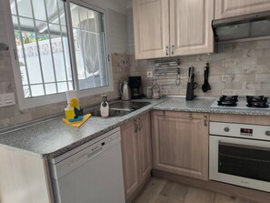 Hus, 2 soverom, røyk, terrasse | Innvendig