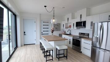 Micro-ondes, four, plaque de cuisson, lave-vaisselle