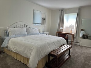 4 bedrooms, iron/ironing board, WiFi, bed sheets