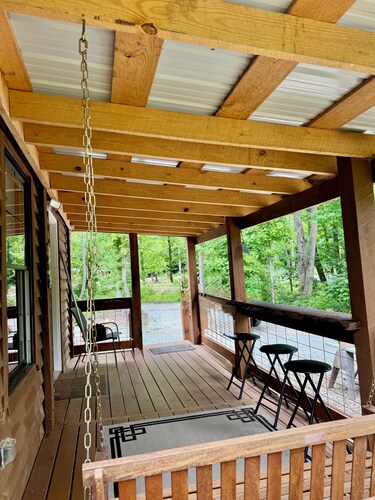 Charming 2-bedroom cabin in beautiful mountains of Pickens, SC.