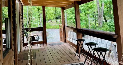 Charming 2-bedroom cabin in beautiful mountains of Pickens, SC.