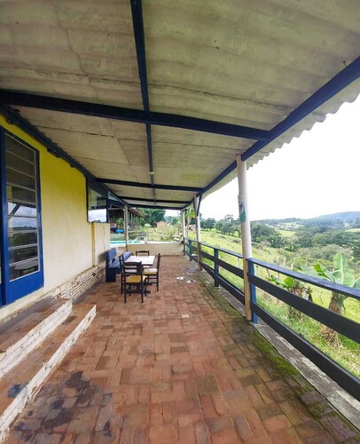 Country house, farm with swimming pool, barbecue, quiet place for family business