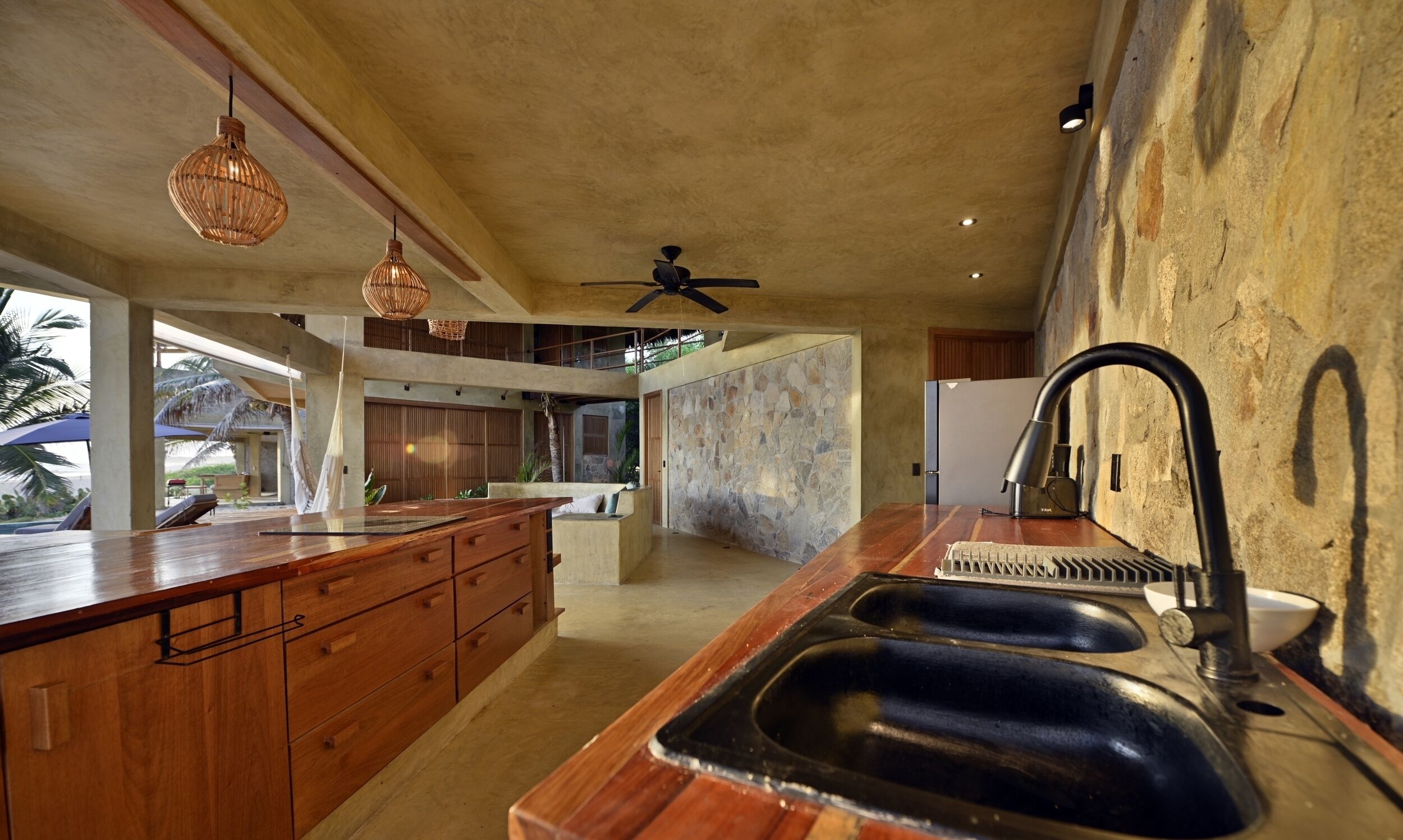Fridge, stovetop, coffee/tea maker, blender