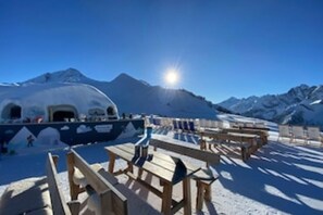 تناول الطعام بالخارج