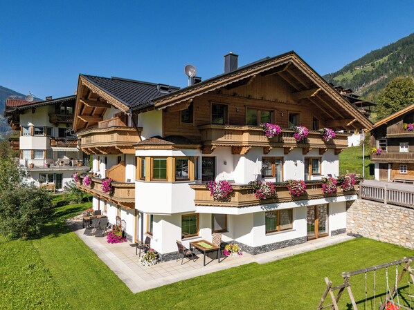 المنشأة من الخارج