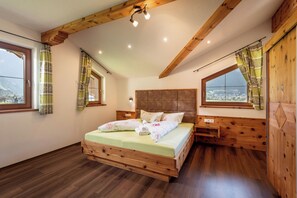 2 عدّة غرف نوم وواي فاي وملاءات أسرّة