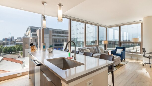 Luxury Apartment, 2 Bedrooms, Pets allowed | Living area - Atlantic Station 7R (Stamford)