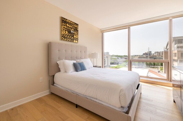 Luxury Apartment, 2 Bedrooms, Pets allowed - Atlantic Station 7R (Stamford)