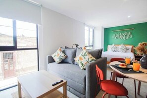 Deluxe Loft | Living area