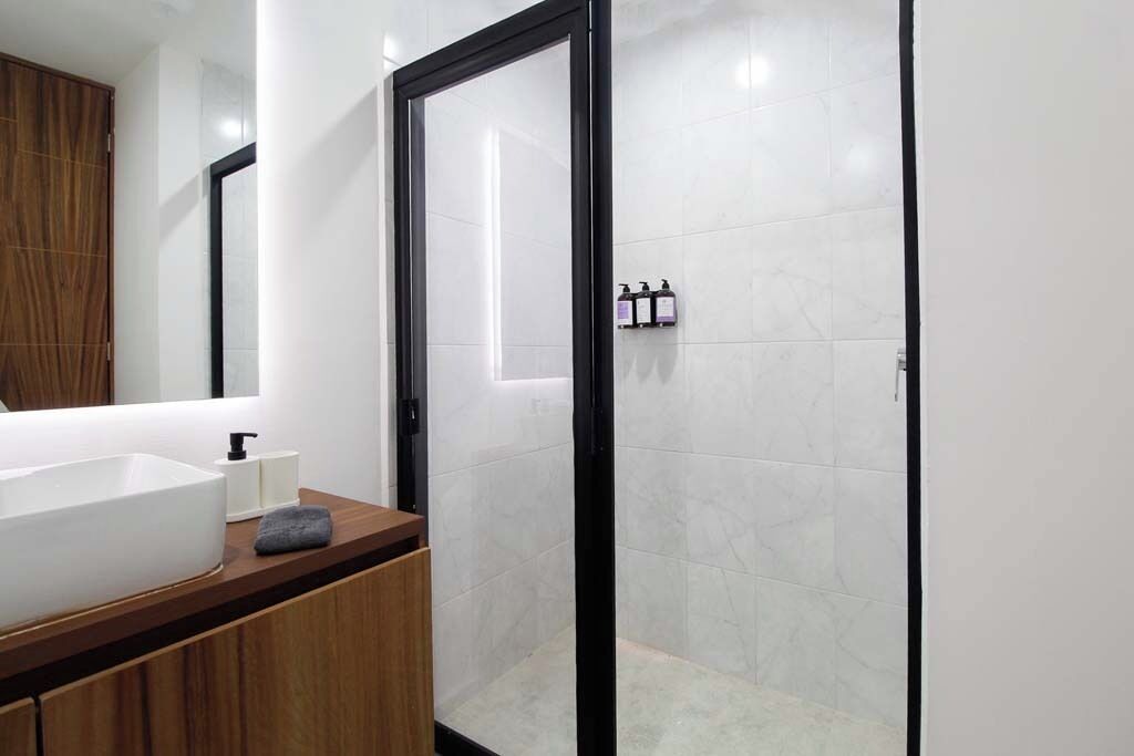 Loft Deluxe | Salle de bain | Douche, sèche-cheveux, serviettes fournies, savon