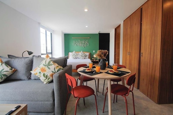 Deluxe Loft | Living area