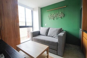 基本開放式客房 | 手提電腦工作空間、遮光窗簾/窗簾、熨斗/熨衫板、免費 Wi-Fi