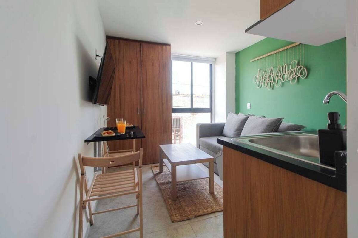 Basic Studio | Laptop workspace, blackout curtains, iron/ironing board, free WiFi