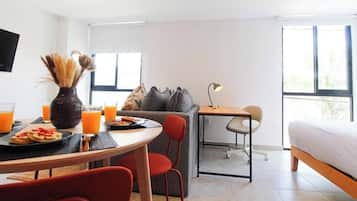 Deluxe Loft | Laptop workspace, blackout drapes, iron/ironing board, free WiFi