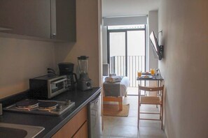 基本開放式客房 | 私人廚房 | 小冰箱、微波爐、爐台、鍋具/餐盤/廚房用品