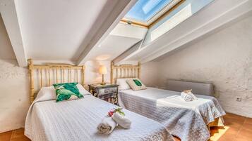 4 bedrooms, iron/ironing board, free WiFi, bed sheets