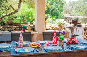 Outdoor dining - Rural finca Can Lloret in Mallorca with pool (Algaida)