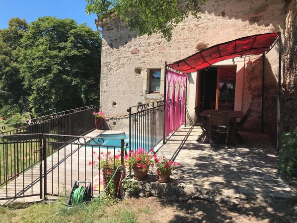 屋外ダイニングエリア