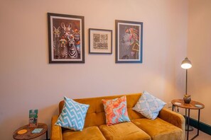 TV - 2 Bd Newly refurbished apartment (Gloucester)