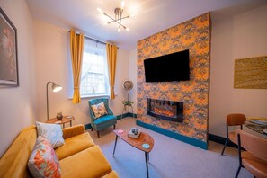 TV - 2 Bd Newly refurbished apartment (Gloucester)