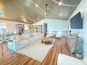 Living area - Waterfront 4-Bedroom House in Gulf Shores w/ Pool & Hot Tub (Gulf Shores)