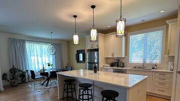 Microonde, forno, piano cottura, lavastoviglie