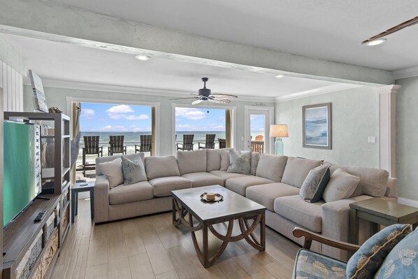 Townhome, Berbilang Katil (Green Reef #7- Emerald Horizon) | Ruang tamu | TV