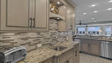 Townhome, Multiple Beds (Green Reef #7- Emerald Horizon) | Private kitchen