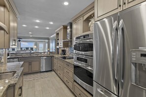 Townhome, Multiple Beds (Green Reef #7- Emerald Horizon) | Private kitchen