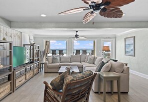 House, Multiple Beds (Green Reef #7- Emerald Horizon) | Living area
