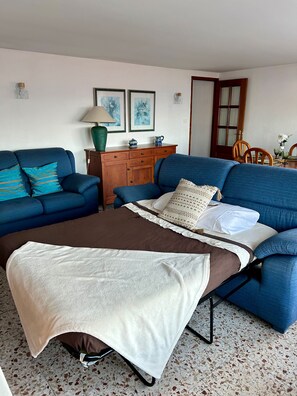 2 habitaciones, tabla de planchar con plancha y ropa de cama 