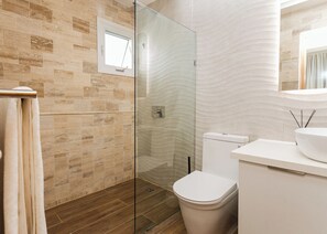 Hårføner, håndklær, såpe og toalettpapir