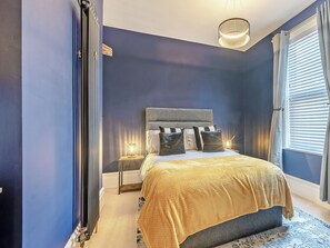 6 bedrooms, travel cot, free WiFi, bed sheets
