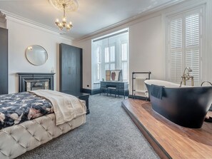 6 bedrooms, free WiFi, bed sheets - 6 bedroom accommodation in Bridlington (Bridlington)