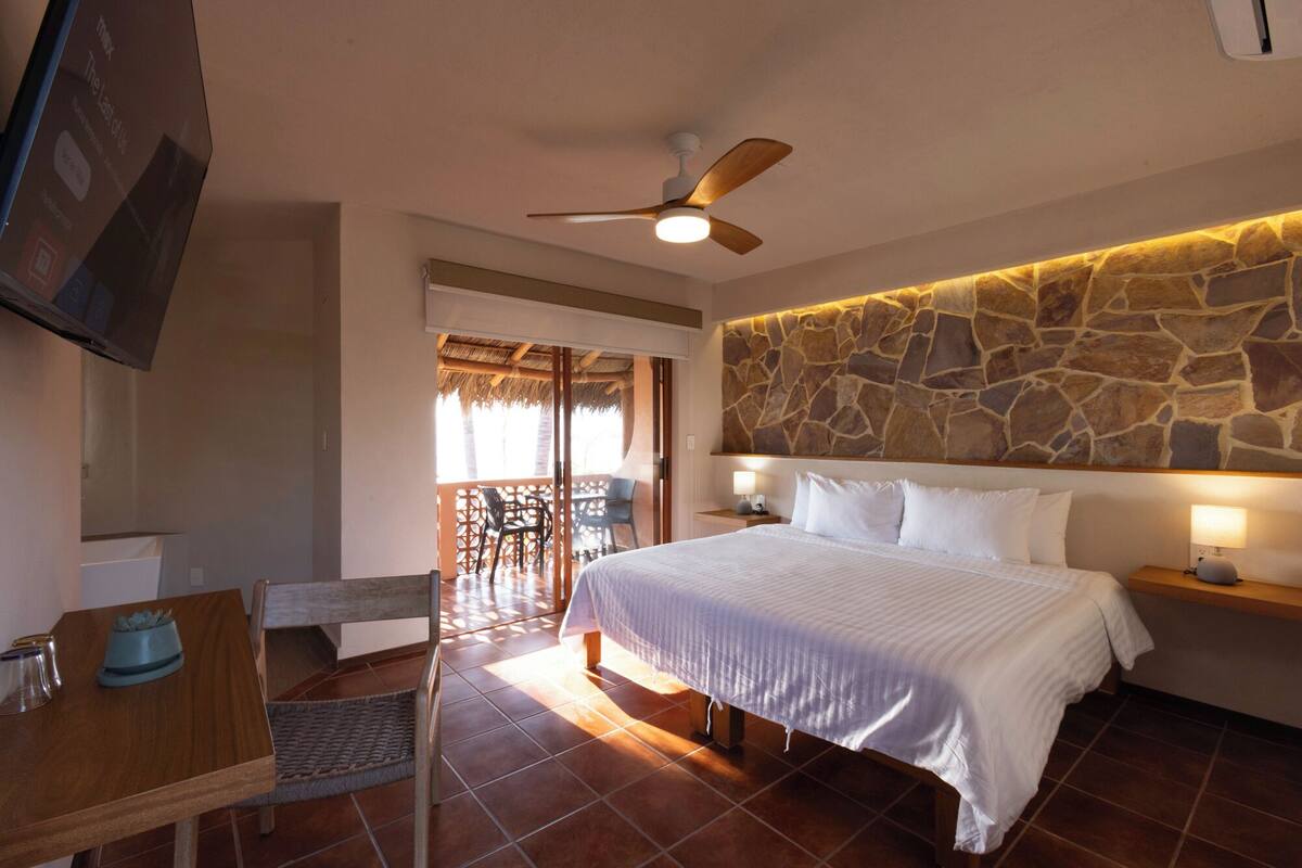 Deluxe Double Room, Balcony, Sea View | In-room safe, laptop workspace, WiFi (free), bed sheets