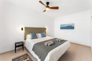 1 dormitori, planxa i posts de planxar, wifi i roba de llit 