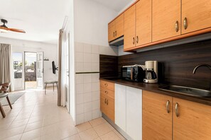 Micro-ondes, plaque de cuisson, cafetière/bouilloire
