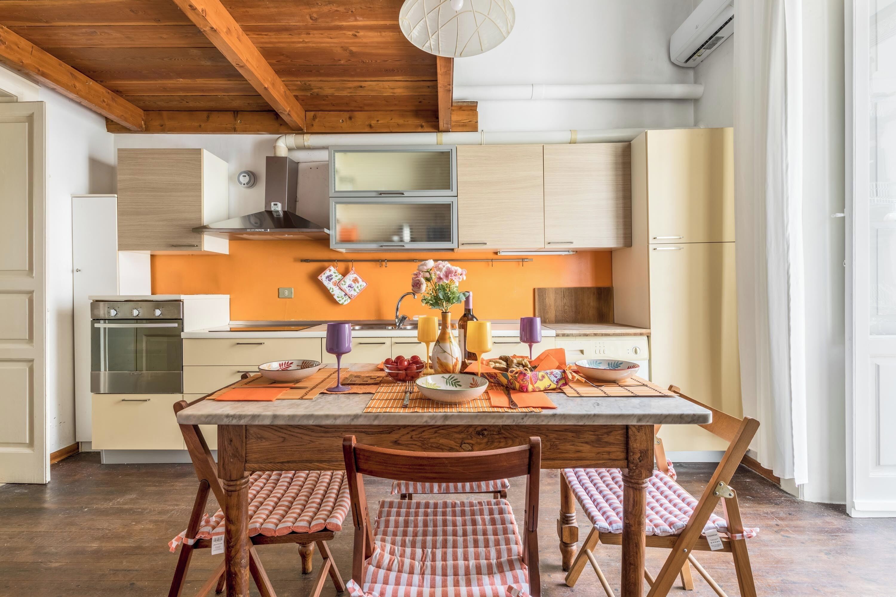 Fridge, oven, stovetop, coffee/tea maker
