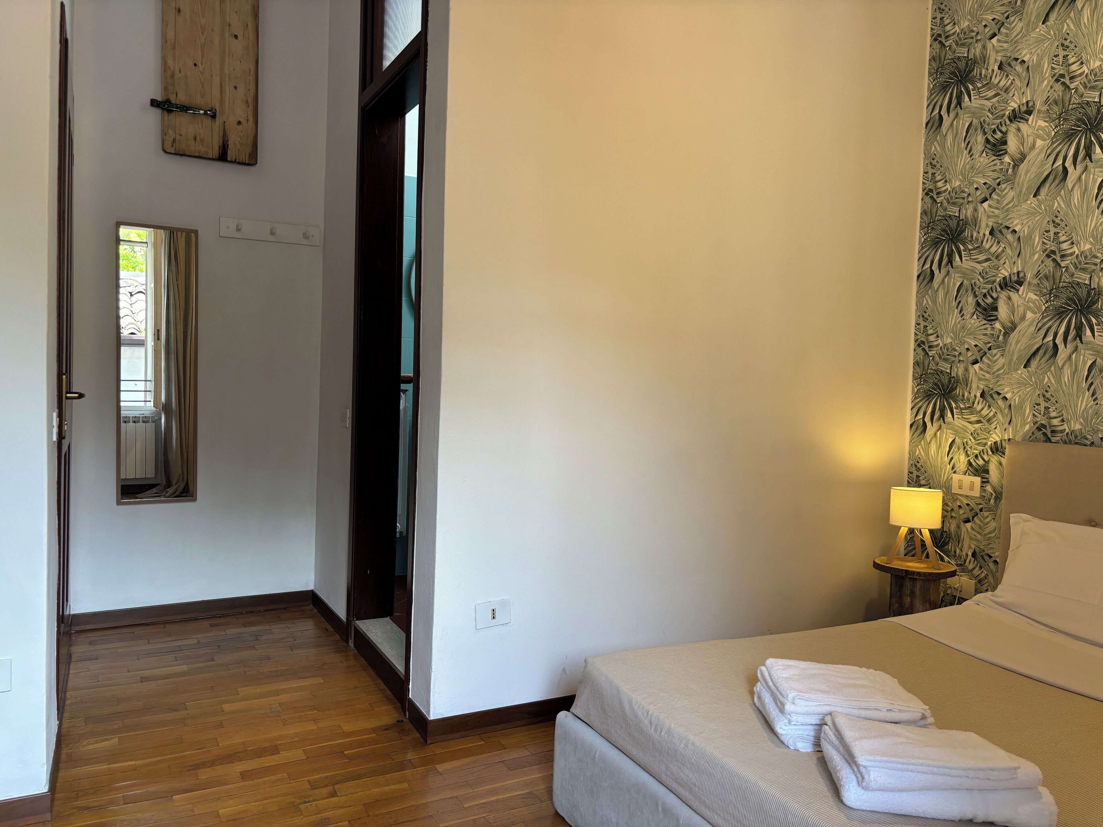 Room | Iron/ironing board, free WiFi