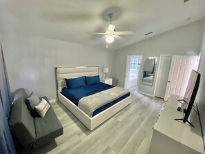 3 chambres, fer et planche à repasser, Wi-Fi, draps fournis