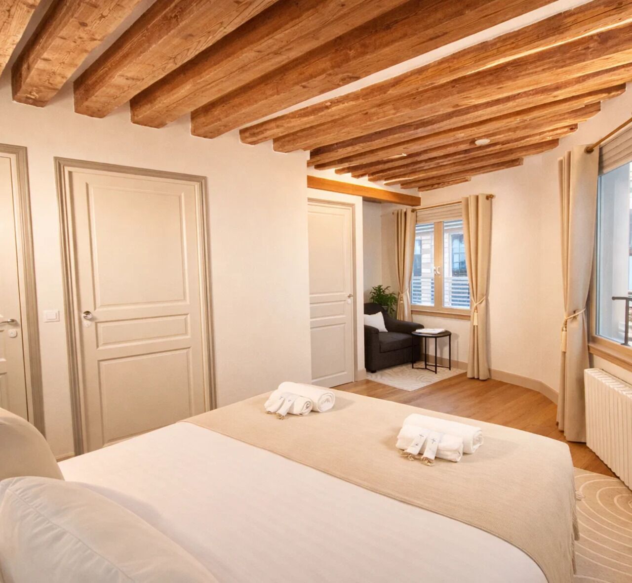 1 quarto, espaço de trabalho para notebook