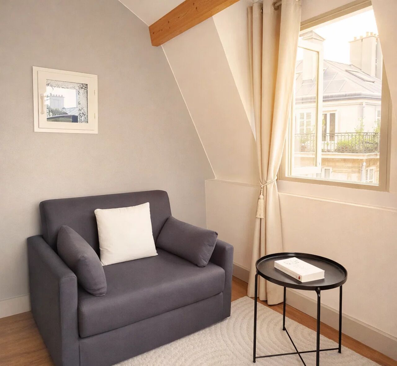 Apartamento superior, vista para a cidade | Área de estar