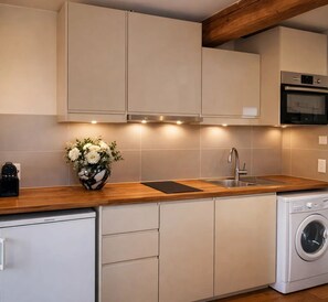 Mini-fridge, microwave, oven, stovetop