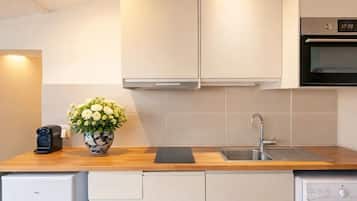 Superior Apartment, City View | Private kitchen