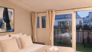 Apartamento superior, vista para a cidade | 1 quarto, espaço de trabalho para notebook