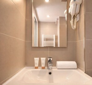Superior Apart Daire, Şehir Manzaralı | Banyo | Duş, saç kurutma makinesi, havlu, sabun 