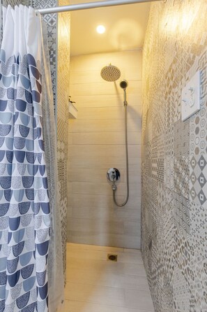 Studio, Patio | Bathroom | Shower, towels, soap, shampoo - City Beach Apartments (San Juan)