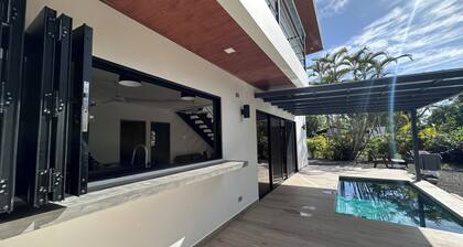 Palmera Azul: 2-bedroom house w/ Pool, Wifi, AC in Playa San Miguel